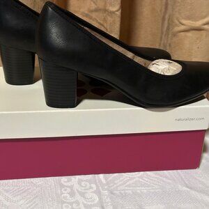 Naturalizer Black Pumps 8